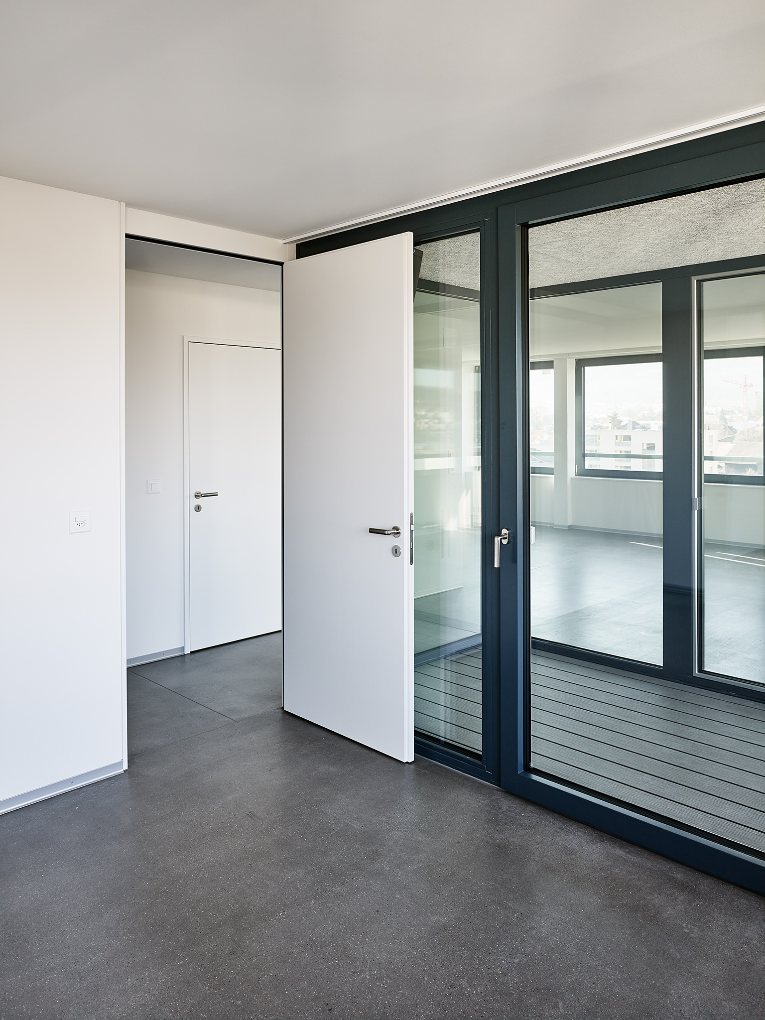 E17630 Alpa 063505 SCREEN